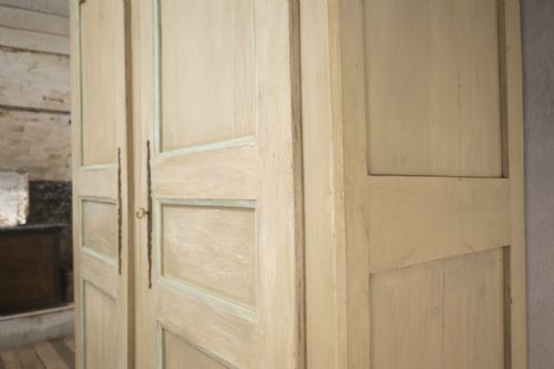 A MID 19TH CENTURY ITALIAN PAINTED WALNUT ARMOIRE WARDROBE - ADDITIONAL PHOTO 7