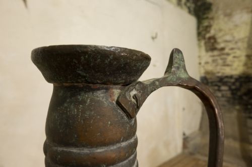 A 19TH CENTURY MIDDLE EASTERN COPPER EWER - ADDITIONAL PHOTO 7