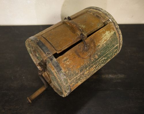 19TH CENTURY NORWEGIAN BUTTER CHURN - ADDITIONAL PHOTO 2
