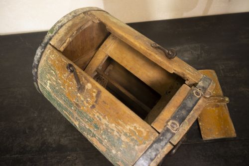 19TH CENTURY NORWEGIAN BUTTER CHURN - ADDITIONAL PHOTO 10