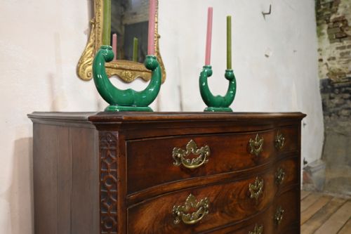 A GEORGE III SERPENTINE MAHOGANY CHIPPENDALE COMMODE CHEST OF DRAWERS - ADDITIONAL PHOTO 5