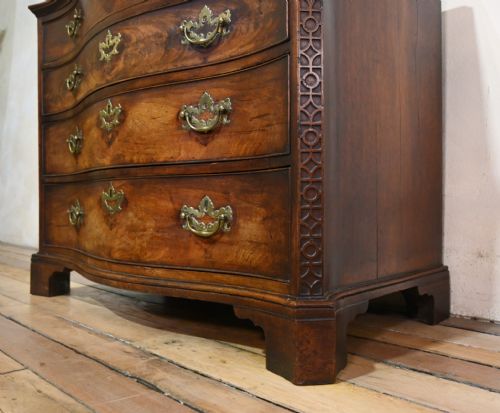 A GEORGE III SERPENTINE MAHOGANY CHIPPENDALE COMMODE CHEST OF DRAWERS - ADDITIONAL PHOTO 10