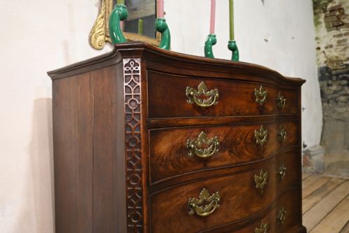 A GEORGE III SERPENTINE MAHOGANY CHIPPENDALE COMMODE CHEST OF DRAWERS - ADDITIONAL PHOTO 13