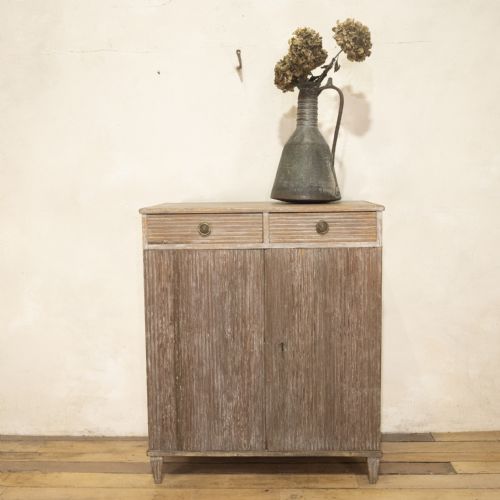 A LATE 18TH CENTURY SWEDISH DRY SCRAPED PAINTED CABINET REEDED DOOR BUFFET SIDE BOARD CUPBOARD - ADDITIONAL PHOTO 10