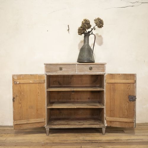 A LATE 18TH CENTURY SWEDISH DRY SCRAPED PAINTED CABINET REEDED DOOR BUFFET SIDE BOARD CUPBOARD - ADDITIONAL PHOTO 12