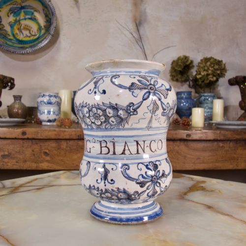 AN ITALIAN 18TH CENTURY MAIOLICA CERAMIC ALBARELLO SAVONA - ADDITIONAL PHOTO 1