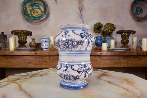 AN ITALIAN 18TH CENTURY MAIOLICA CERAMIC ALBARELLO SAVONA - ADDITIONAL PHOTO 2