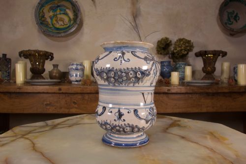 AN ITALIAN 18TH CENTURY MAIOLICA CERAMIC ALBARELLO SAVONA - ADDITIONAL PHOTO 3