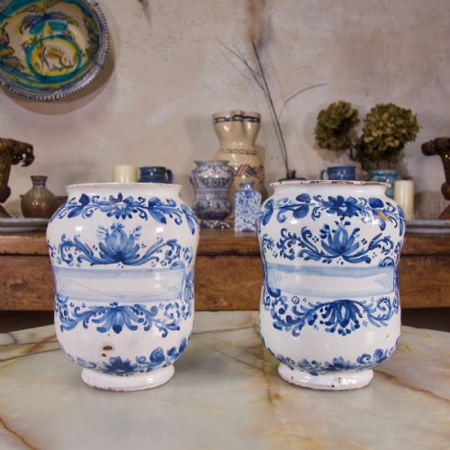A PAIR OF 18TH CENTURY ITALIAN MAIOLICA ALBARELLI CERAMIC VASE - ADDITIONAL PHOTO 1