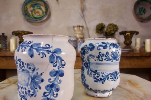 A PAIR OF 18TH CENTURY ITALIAN MAIOLICA ALBARELLI CERAMIC VASE - ADDITIONAL PHOTO 2