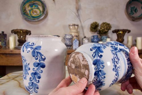 A PAIR OF 18TH CENTURY ITALIAN MAIOLICA ALBARELLI CERAMIC VASE - ADDITIONAL PHOTO 6