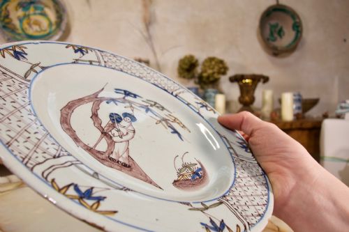 A SELECTION OF THREE 18TH CENTURY ENGLISHBRISTOL DELFT PLATES - ADDITIONAL PHOTO 13