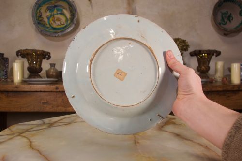 A SELECTION OF THREE 18TH CENTURY ENGLISHBRISTOL DELFT PLATES - ADDITIONAL PHOTO 1