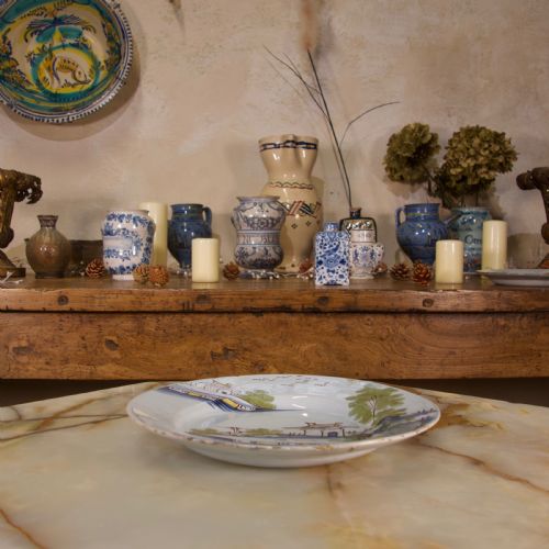 A SELECTION OF THREE 18TH CENTURY ENGLISHBRISTOL DELFT PLATES - ADDITIONAL PHOTO 9