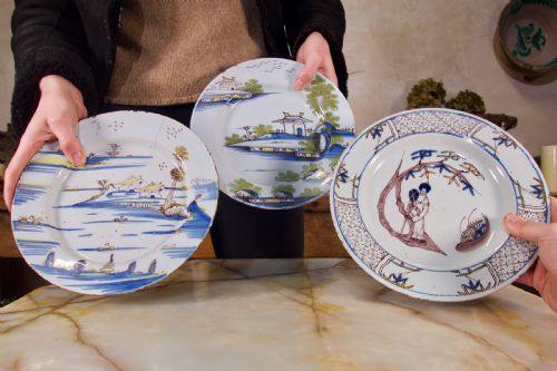 A SELECTION OF THREE 18TH CENTURY ENGLISHBRISTOL DELFT PLATES - ADDITIONAL PHOTO 11