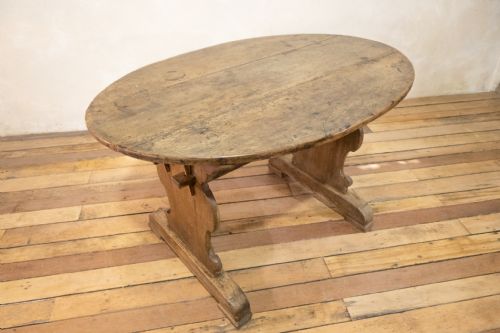 AN 18TH CENTURY OVAL SWEDISH BOCKBOARD TABLE WALNUT - ADDITIONAL PHOTO 3
