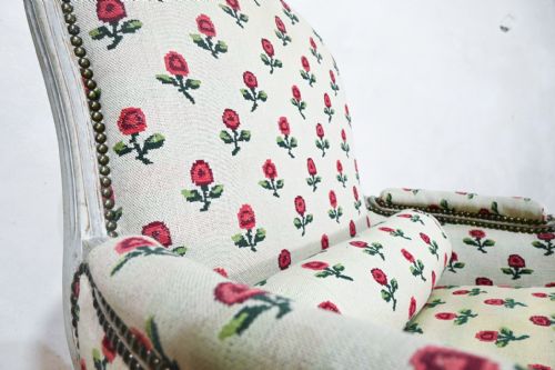 LOUIS XV GREY PAINTED ARMCHAIR JEAN BAPTISTE LEBAS - ADDITIONAL PHOTO 2