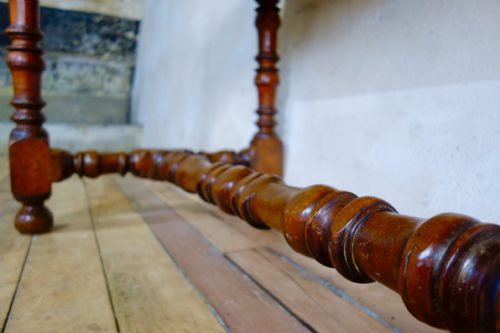 AN 18TH CENTURY NORTH ITALIAN FRUITWOOD SIDE TABLE - ADDITIONAL PHOTO 6