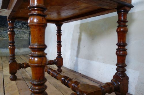 AN 18TH CENTURY NORTH ITALIAN FRUITWOOD SIDE TABLE - ADDITIONAL PHOTO 10