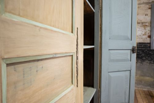 A MID 19TH CENTURY ITALIAN PAINTED WALNUT ARMOIRE WARDROBE - ADDITIONAL PHOTO 2