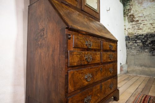A GEORGE I WALNUT FEATHER BANDED FALL FRONT BUREAU BOOKCASE - ADDITIONAL PHOTO 1