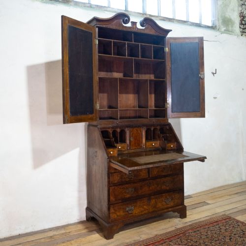 A GEORGE I WALNUT FEATHER BANDED FALL FRONT BUREAU BOOKCASE - ADDITIONAL PHOTO 6