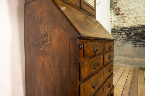 A GEORGE I WALNUT FEATHER BANDED FALL FRONT BUREAU BOOKCASE - ADDITIONAL PHOTO 16