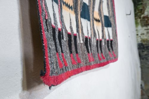 A YEI NAVAJO FIGURAL DOUBLESIDED FLAT WEAVE WALL HANGING 1930 ROUND HEADS - ADDITIONAL PHOTO 2