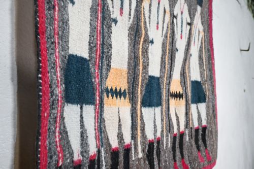 A YEI NAVAJO FIGURAL DOUBLESIDED FLAT WEAVE WALL HANGING 1930 ROUND HEADS - ADDITIONAL PHOTO 3