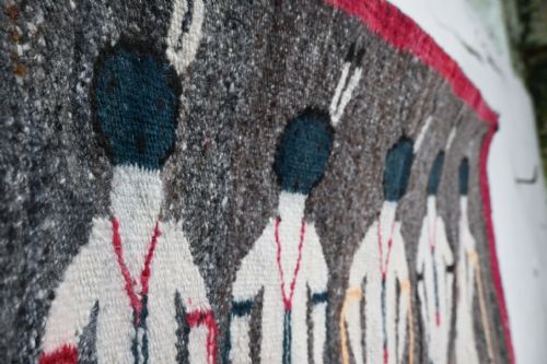 A YEI NAVAJO FIGURAL DOUBLESIDED FLAT WEAVE WALL HANGING 1930 ROUND HEADS - ADDITIONAL PHOTO 4