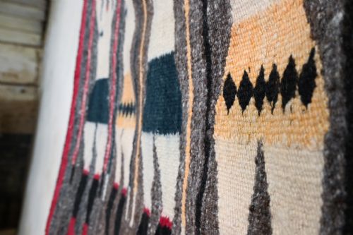 A YEI NAVAJO FIGURAL DOUBLESIDED FLAT WEAVE WALL HANGING 1930 ROUND HEADS - ADDITIONAL PHOTO 7