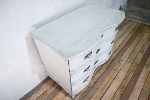 19TH CENTURY GERMAN ROCOCO SERPENTINE PAINTED COMMODE - ADDITIONAL PHOTO 1