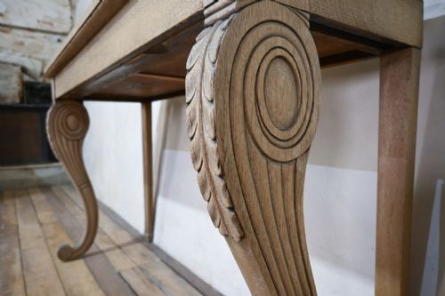 A 19TH CENTURY REGENCY BLEACHED OAK CONSOLE TABLE - ADDITIONAL PHOTO 4