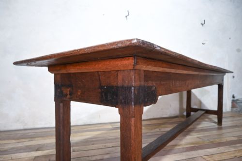 LONG 19TH CENTURY FRENCH OAK FARMHOUSE TABLE - ADDITIONAL PHOTO 2