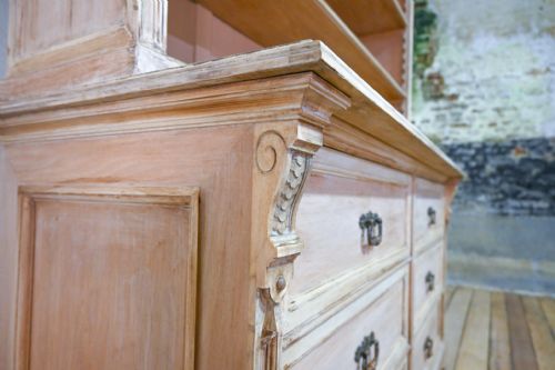 A LARGE FRENCH EARLY 20TH CENTURY BLEACHED WALNUT OPEN BOOKCASE CABINET - ADDITIONAL PHOTO 3