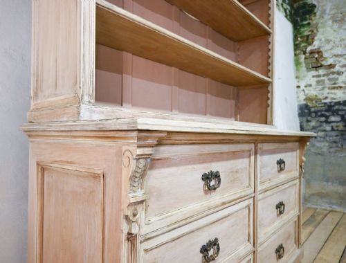 A LARGE FRENCH EARLY 20TH CENTURY BLEACHED WALNUT OPEN BOOKCASE CABINET - ADDITIONAL PHOTO 5