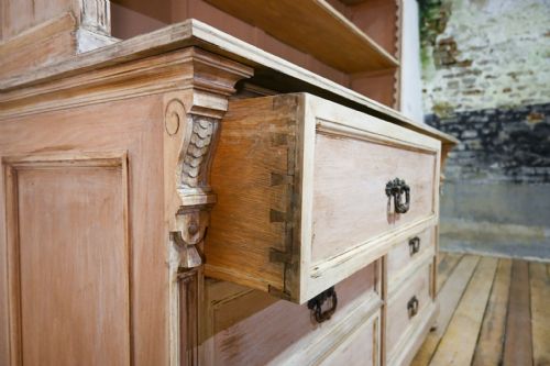 A LARGE FRENCH EARLY 20TH CENTURY BLEACHED WALNUT OPEN BOOKCASE CABINET - ADDITIONAL PHOTO 6