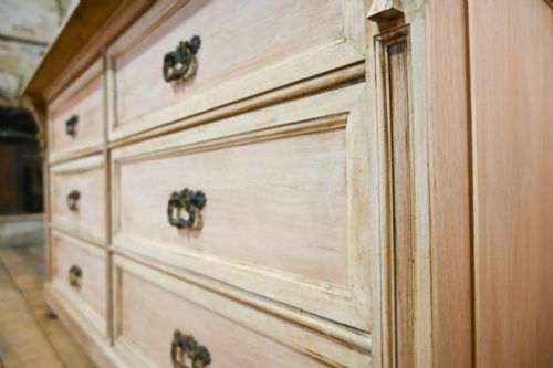 A LARGE FRENCH EARLY 20TH CENTURY BLEACHED WALNUT OPEN BOOKCASE CABINET - ADDITIONAL PHOTO 10