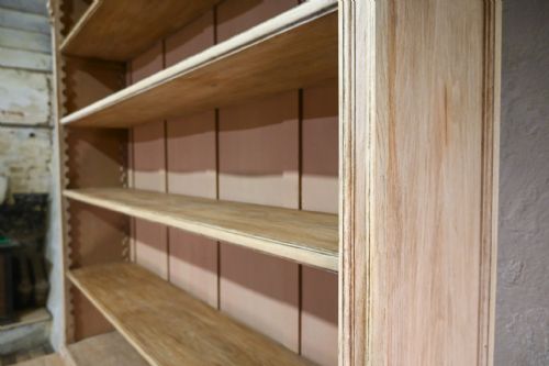 A LARGE FRENCH EARLY 20TH CENTURY BLEACHED WALNUT OPEN BOOKCASE CABINET - ADDITIONAL PHOTO 13