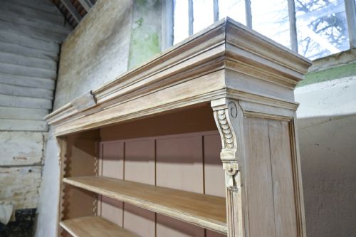 A LARGE FRENCH EARLY 20TH CENTURY BLEACHED WALNUT OPEN BOOKCASE CABINET - ADDITIONAL PHOTO 14