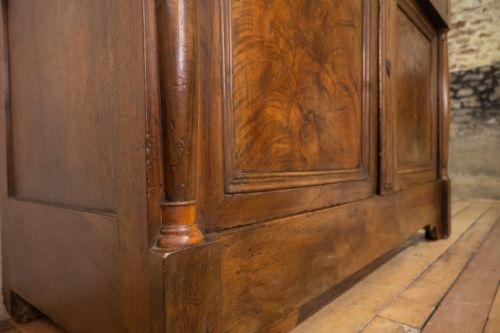 A SUPERB 18TH CENTURY FRENCH EMPIRE WALNUT DRESSER - ADDITIONAL PHOTO 3