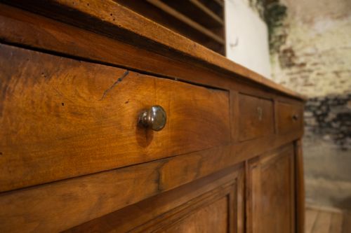 A SUPERB 18TH CENTURY FRENCH EMPIRE WALNUT DRESSER - ADDITIONAL PHOTO 4