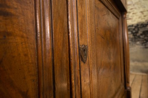 A SUPERB 18TH CENTURY FRENCH EMPIRE WALNUT DRESSER - ADDITIONAL PHOTO 7