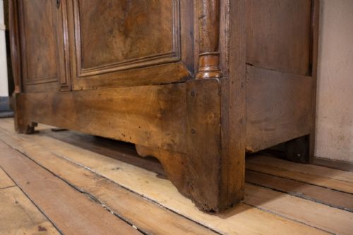 A SUPERB 18TH CENTURY FRENCH EMPIRE WALNUT DRESSER - ADDITIONAL PHOTO 8