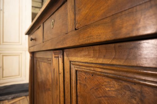A SUPERB 18TH CENTURY FRENCH EMPIRE WALNUT DRESSER - ADDITIONAL PHOTO 11