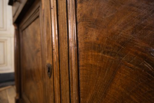 A SUPERB 18TH CENTURY FRENCH EMPIRE WALNUT DRESSER - ADDITIONAL PHOTO 12