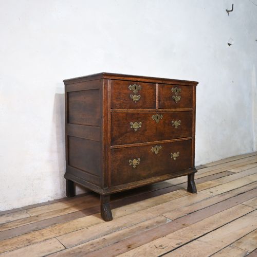 17th century william and mary oak child's small chest of drawers - CATEGORY: ANTIQUE CHEST OF DRAWERS - DATED 17TH CENTURY