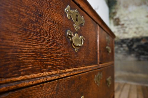 17TH CENTURY WILLIAM AND MARY OAK CHILD'S SMALL CHEST OF DRAWERS - ADDITIONAL PHOTO 2