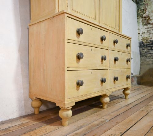 A SUPERB 19TH CENTURY PAINTED HOUSEKEEPER'S CUPBOARD - ADDITIONAL PHOTO 3