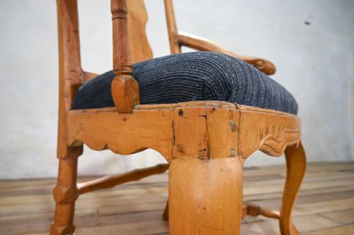 A SWEDISH ROCOCO 18TH CENTURY OPEN ARMCHAIR - ADDITIONAL PHOTO 5